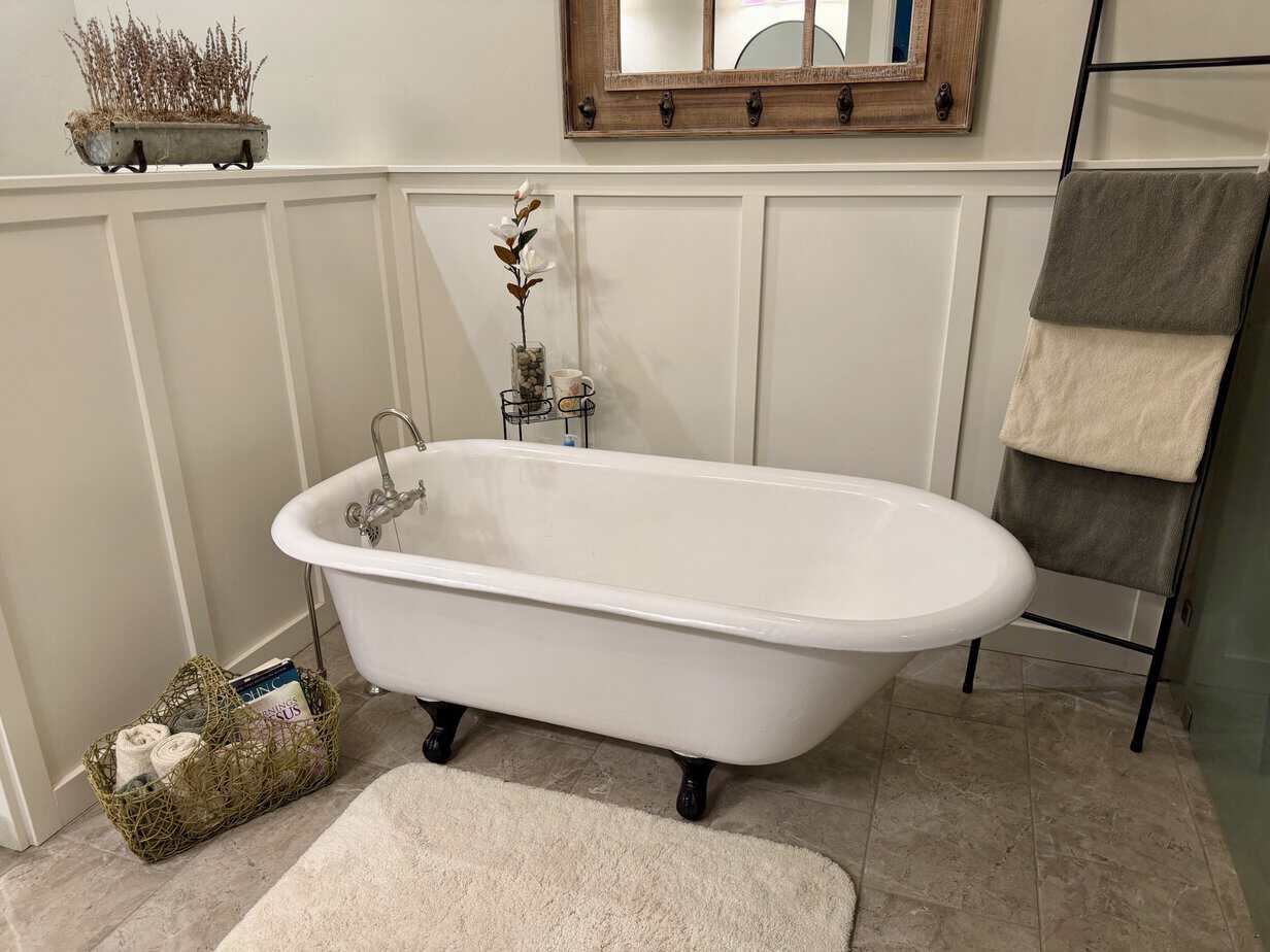 Terri Ward's Clawfoot Bathtub Terri Ward’s clawfoot bathtub in her warm, cozy bathroom setting
